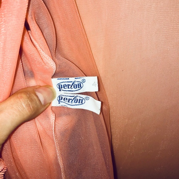 Delicate Vintage Robe - Picture 3 of 7